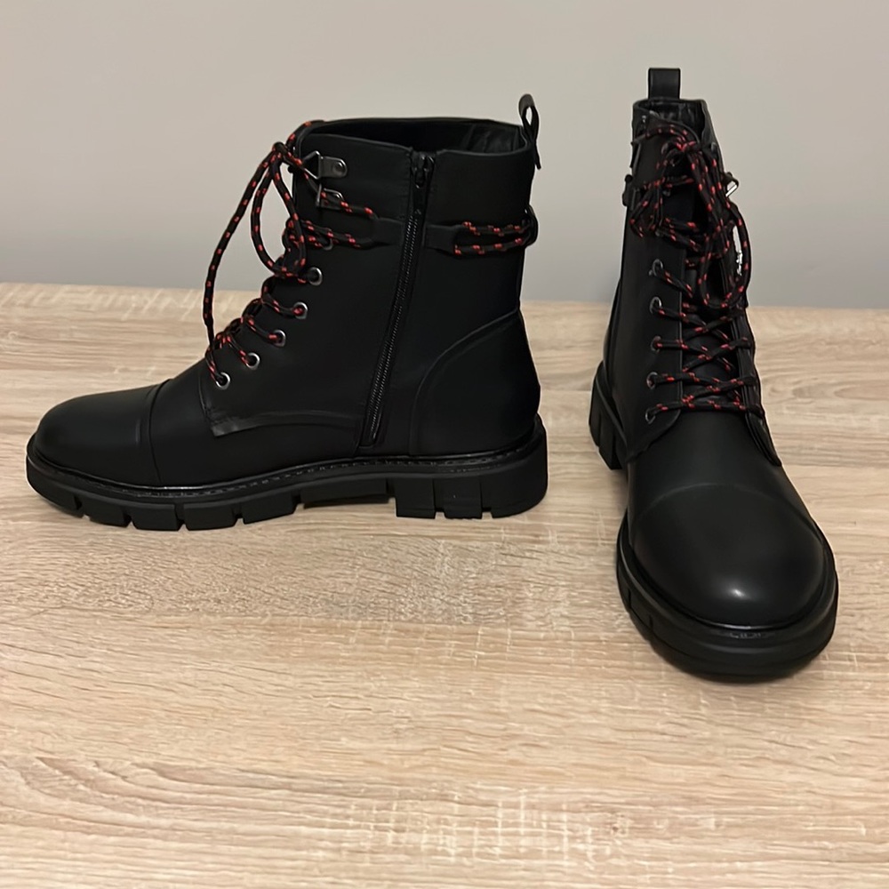 Combat boots